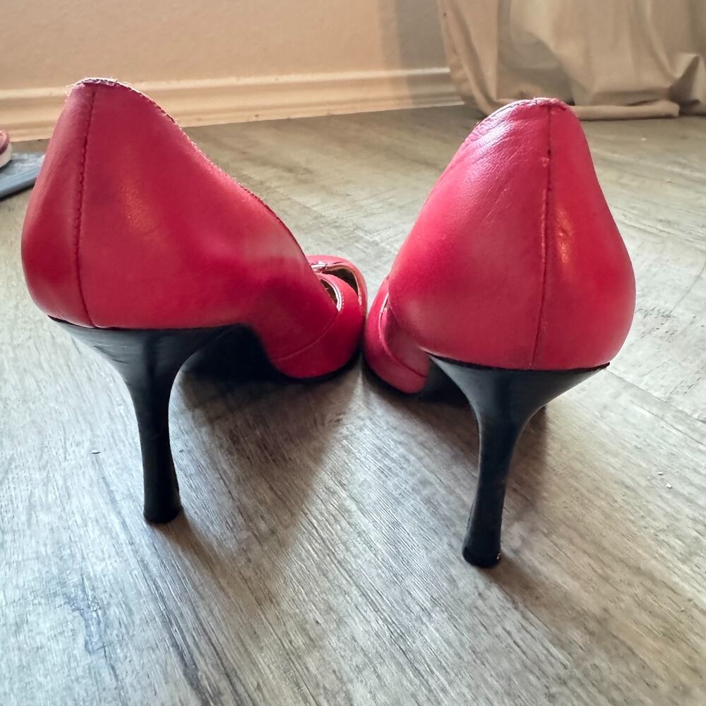 Vintage N.Y.L.A. Red High Heel Pumps Size 8 Cutout Round Toe Silver Buckle Shoes - Picture 2 of 6